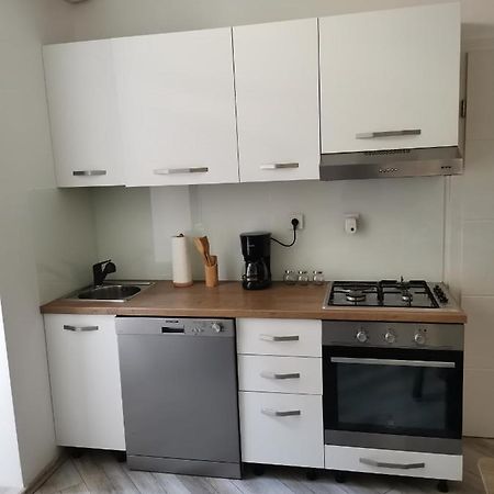 Studio Apartman Kristina Apartment Pula Bagian luar foto