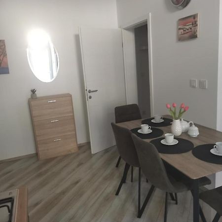 Studio Apartman Kristina Apartment Pula Bagian luar foto