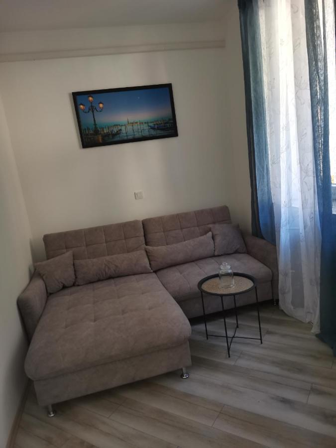 Studio Apartman Kristina Apartment Pula Bagian luar foto