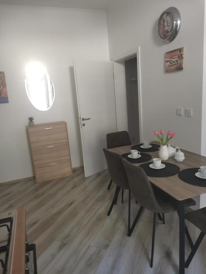 Studio Apartman Kristina Apartment Pula Bagian luar foto